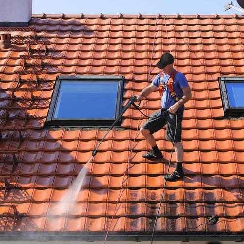Reinigen van pannendak in Leiderdorp